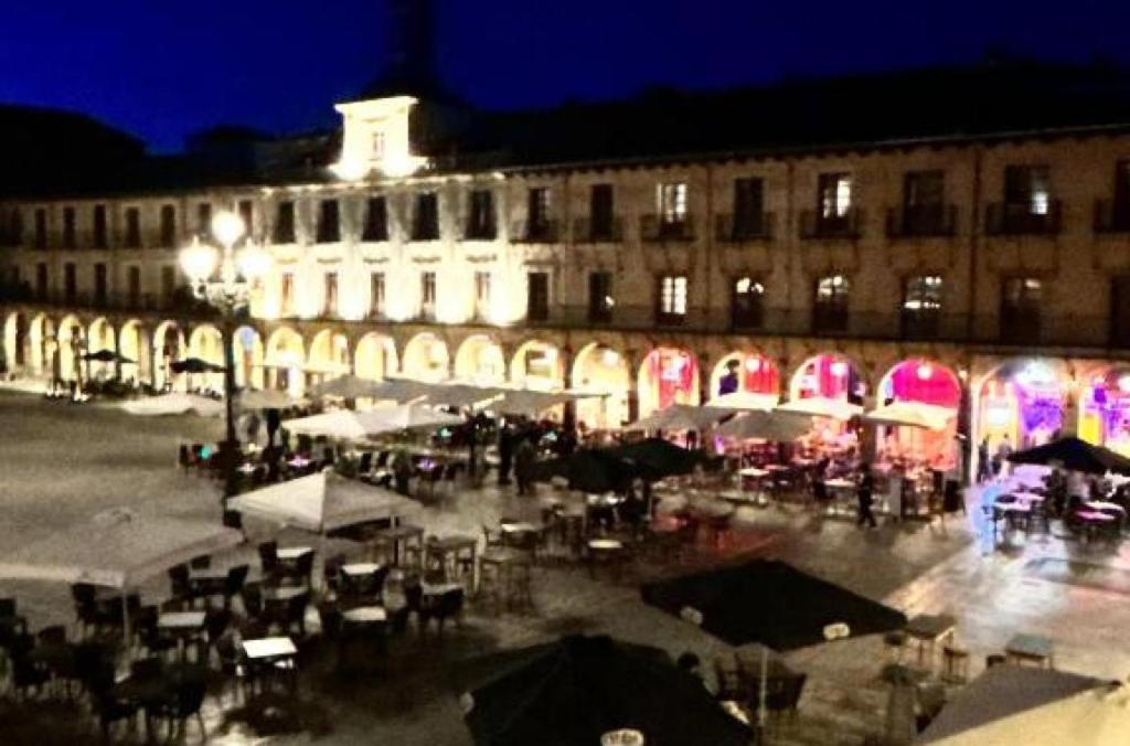 Arquitecto De La Vida- Plaza Mayor Леон Екстер'єр фото