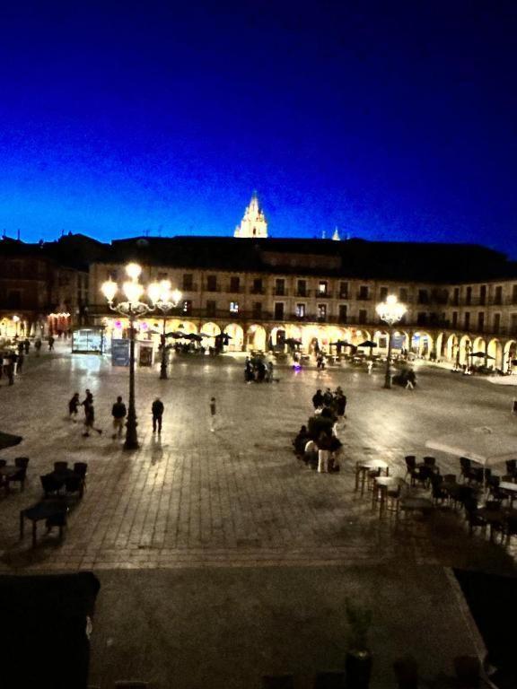Arquitecto De La Vida- Plaza Mayor Леон Екстер'єр фото